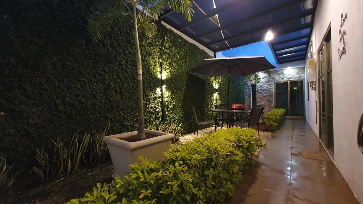 Casa Hector, Con Jacuzzi, Cerca Del Foro Gnp. Villa Merida Exterior photo